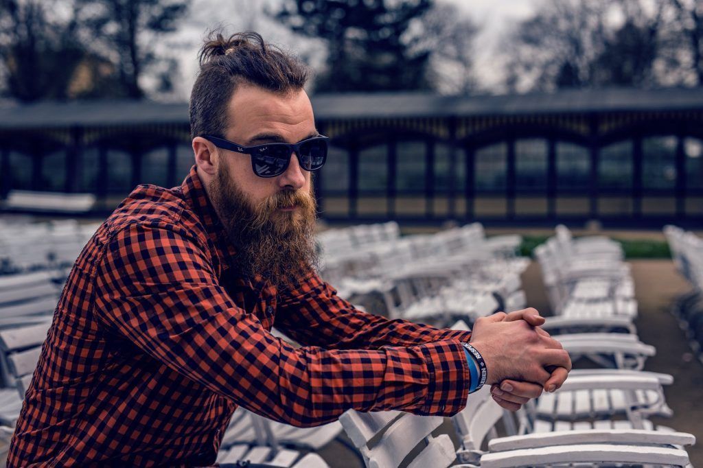 Vuelve el hípster más "salvaje" en barbas y cabello - Begaco.es