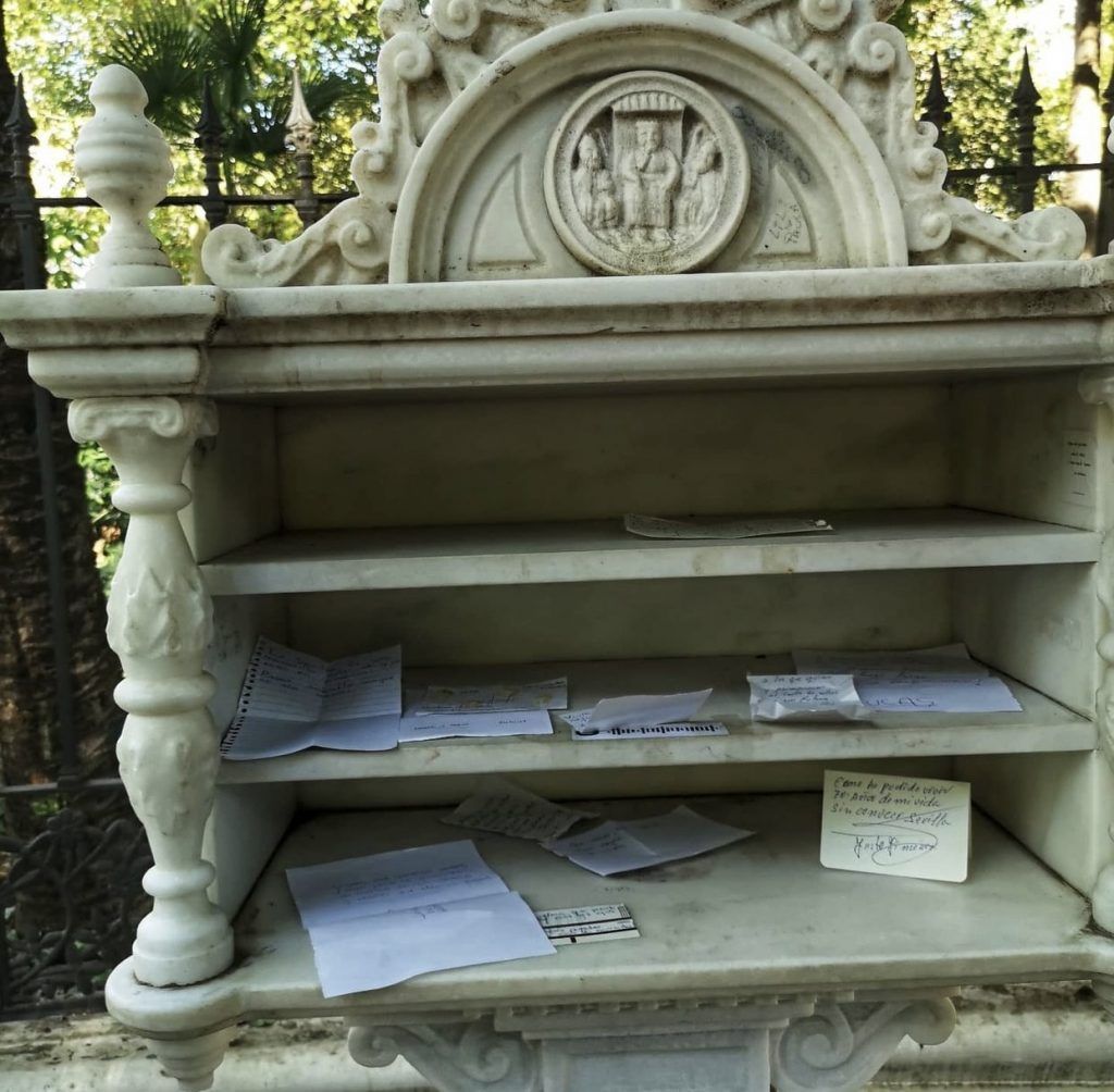 El monumento a Bécquer sufre un ataque vandálico - Begaco.es