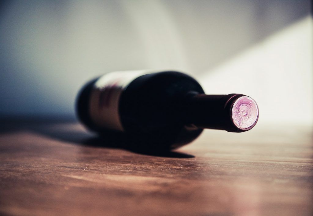 Los mayores de 40 años podrían obtener beneficios de un consumo moderado de vino para su salud - Begaco.es