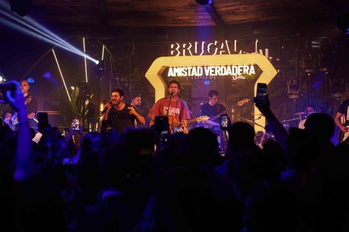 La música construye la amistad: 8 de cada 10 españoles puede asociar una canción a cada uno de sus amigos